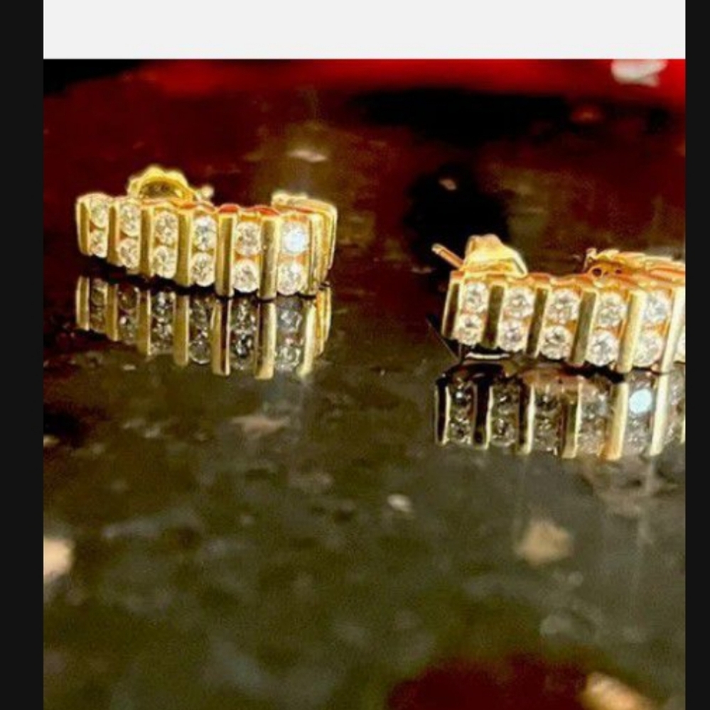 Stunning 14k Yellow Gold & Diamond Pierced Earrings 💜6.5 grams